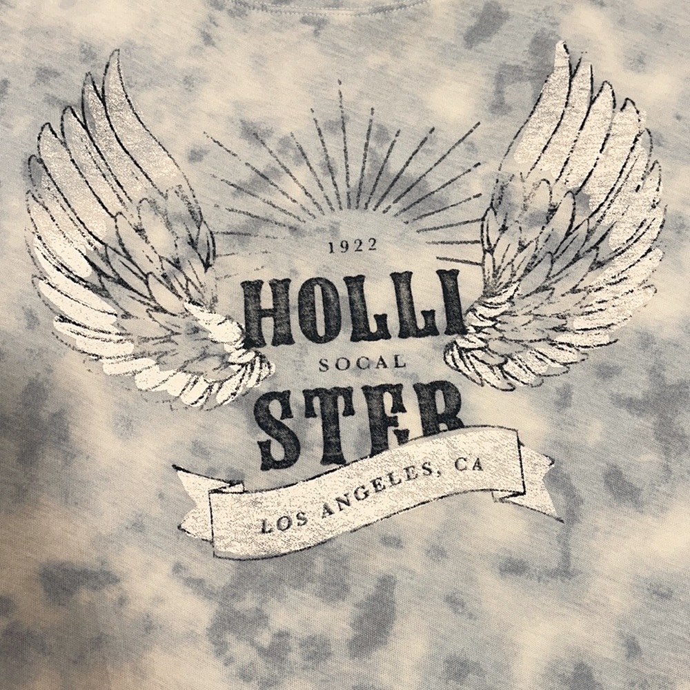 Hollister Graphic Tee - Picture 5 of 9